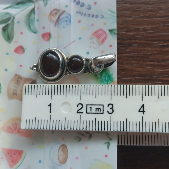 925 Sterling Silver Deep Red Stone or Glass Pendant - Picture 3 of 10